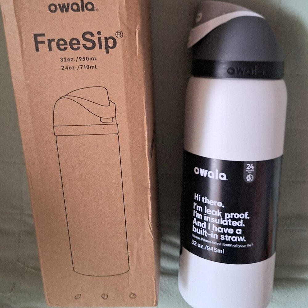 NWT Owala White 32oz Freesip Tumbler